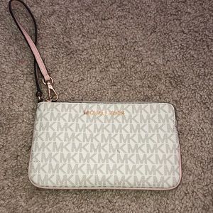 Micheal Kors wristlet